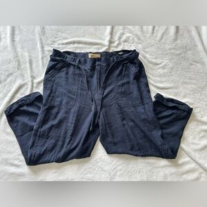 Women’s linen capris